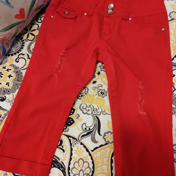 Red hot VIP jean capris - Picture 2 of 7